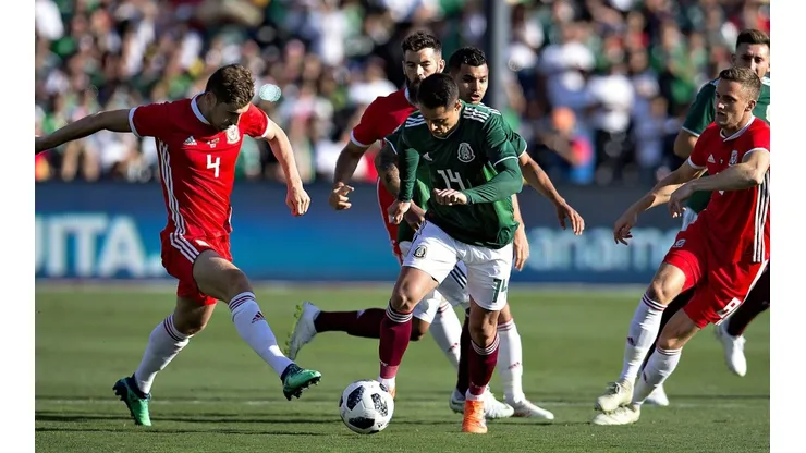 DISPUTA. Los británicos no estarán en la Copa del Mundo pero igual dieron pelea. (Foto: Mexsport).