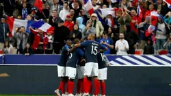 FLAMEAN BANDERAS. Francia pasó por encima a Irlanda con un "Equipo B"