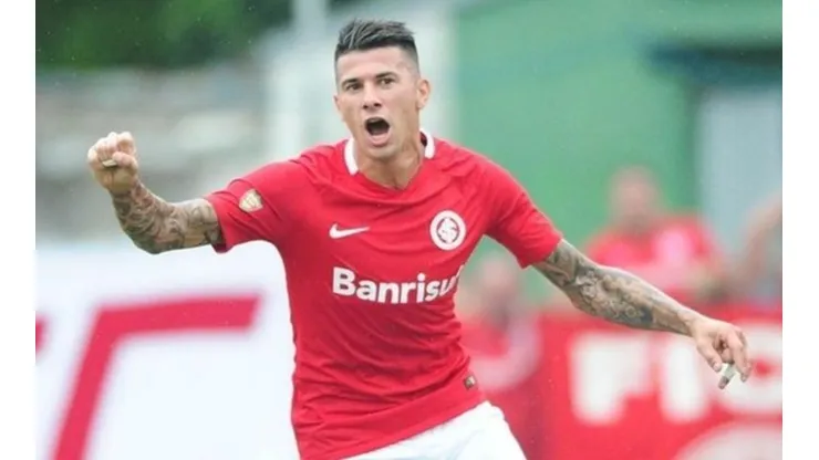Víctor Cuesta estaría cerca de firmar con Boca