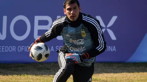 Desde TNT Sports afirman que "Angelici se reunió con Nahuel Guzmán"