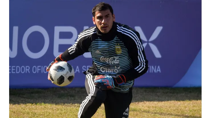 Desde TNT Sports afirman que "Angelici se reunió con Nahuel Guzmán"