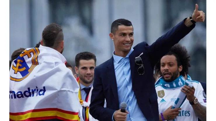 TODO OK, CRIS. El Bernabéu llenó de afecto a Ronaldo.