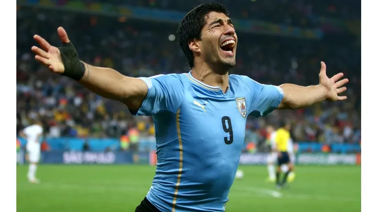 GOLEADOR CHARRÚA. Luis Suárez en su festejo ante Inglaterra por la Copa del Mundo de Brasil 2014.