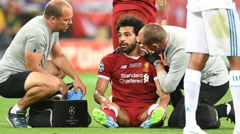 Mohamed Salah, tendido en el suelo de Kiev.