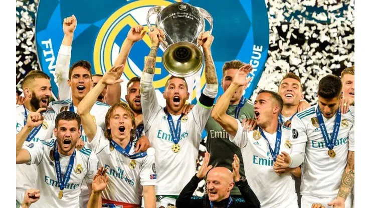 CAMPEONES OLÉ OLÉ OLÉ. Sergio Ramos levanta una nueva Orejona y Real Madrid la Champions League (Foto: Getty).