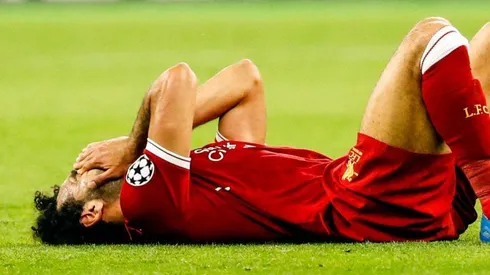 Claras señas de dolor en Mohamed Salah.