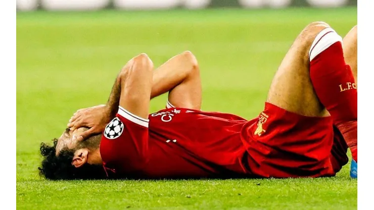 Claras señas de dolor en Mohamed Salah.