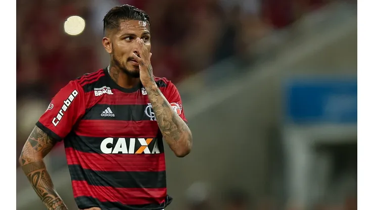 BLOOPER DIVERTIDO. A Paolo Guerrero le sobrepasan las muestras de apoyo antes de Rusia 2018 (Foto: Getty).
