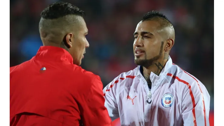 Foto de Arturo Vidal junto a Paolo Guerrero.