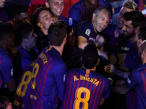 Andrés Iniesta le hizo un regalo a todos los jugadores del Barcelona