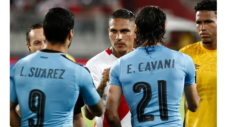 Foto de Luis Suárez y Paolo Guerrero en sus selecciones