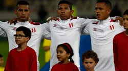 MOMENTO DE HIMNOS. Edson Flores con los colores de su querida Selección de Perú (Foto: Getty).