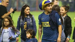 ANTES DE MILÁN. Carlos Tevez con su familia durante los festejos de la Superliga (Foto: Getty).