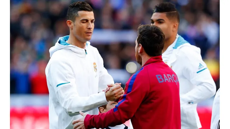Cristiano y Messi se saludan