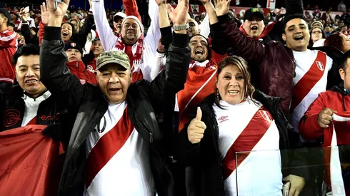 El pueblo peruano festeja estar en el Mundial