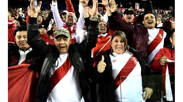 El pueblo peruano festeja estar en el Mundial