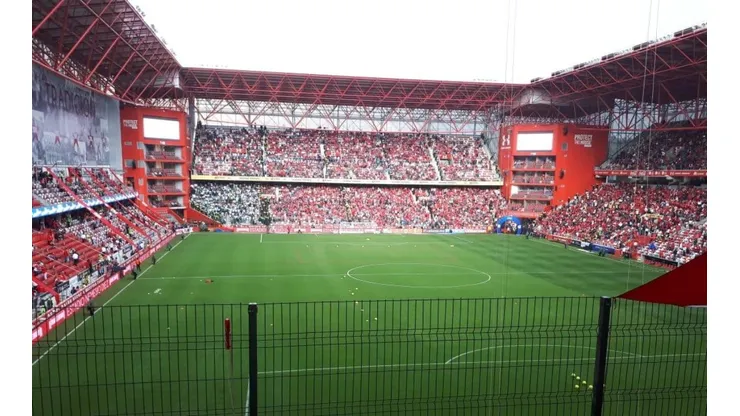 Los aficionados llenaron el Estadio Nemesio Diez. (Twitter)