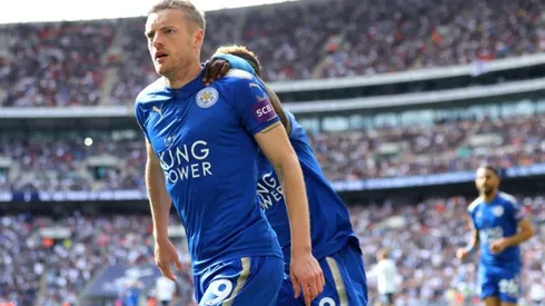 Jamie Vardy celebra un tanto con Leicester City.