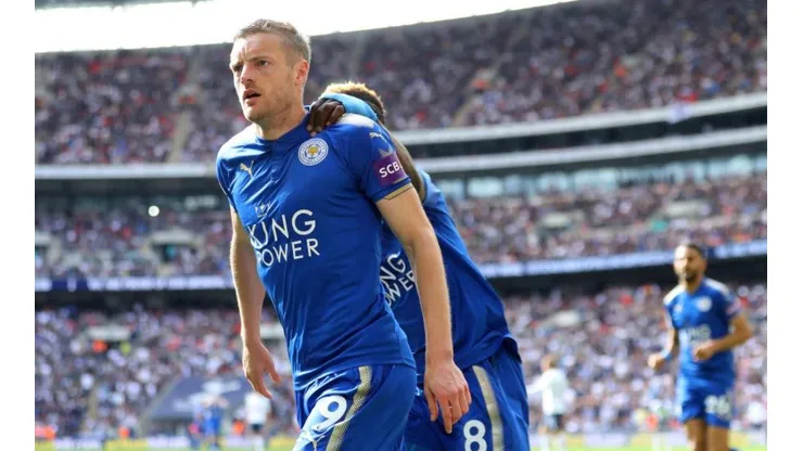 Jamie Vardy celebra un tanto con Leicester City.