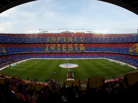 El Camp Nou recibió a Iniesta con un mosaico inolvidable