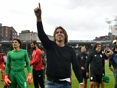Oficial: Sá Pinto se fue y dejó a Ochoa sin entrenador en Standard Lieja