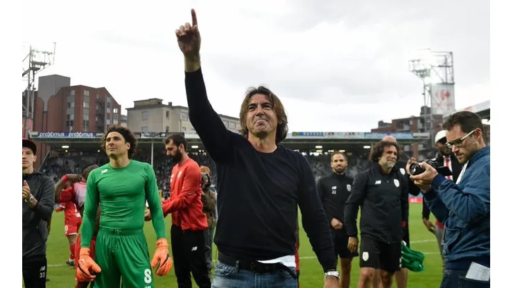 Sá Pinto rescindió su contrato con Standard Lieja.