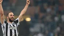 La alegría de Gonzalo Higuaín por un nuevo título.