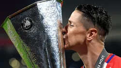 Fernando Torres besando la Europa League