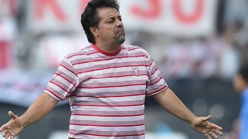 CON TODO. Caruso fue al hueso con los futbolistas de la Selección.