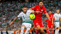 García (derecha) fue acusado de racista por un rival