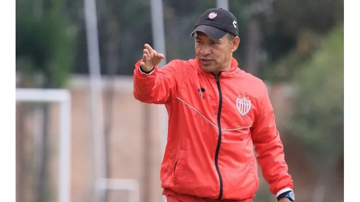 Ignacio Ambriz aventaja en carrera por el banquillo de Lobos BUAP