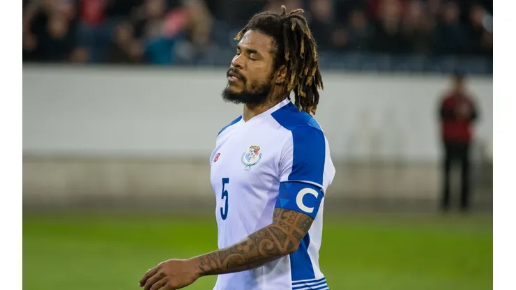 Atlas quiere a Román Torres para reforzar su defensa