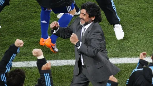 ¿OTRA VEZ EL 10? Sudáfrica no salió del todo bien, pero Maradona sueña con otra chance.