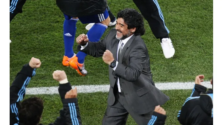 ¿OTRA VEZ EL 10? Sudáfrica no salió del todo bien, pero Maradona sueña con otra chance.