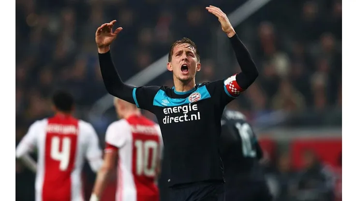 UN DISTINTO. De Jong es emblema del PSV, pero evalúa un cambio radical en su vida.