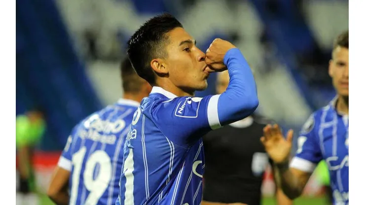 Pol Fernández celebra un tanto en Godoy Cruz.