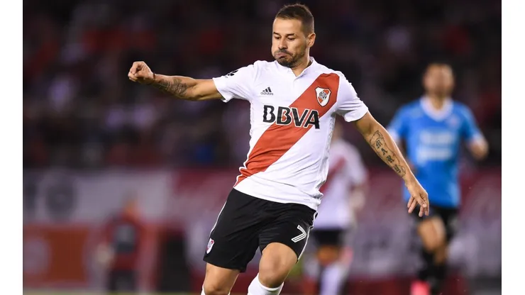 Rodrigo Mora con la camiseta de River.