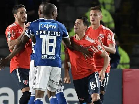 ¡Esto es la Copa Libertadores! Se tiró de cabeza para evitar un saque de banda