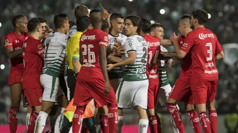 Agreden autobús de Toluca