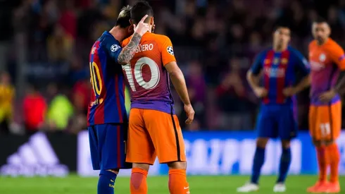 Foto de Lionel Messi con Sergio Agüero.