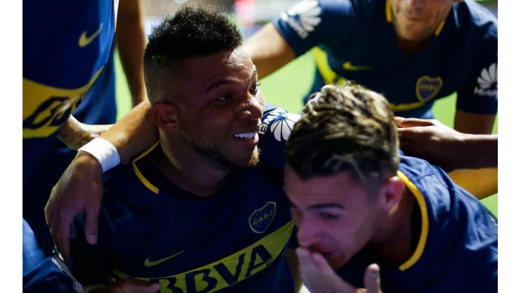 FELICIDAD CAFETERA. Fabra festeja junto a Pavón en La Bombonera un gol de Boca (Foto: Getty).