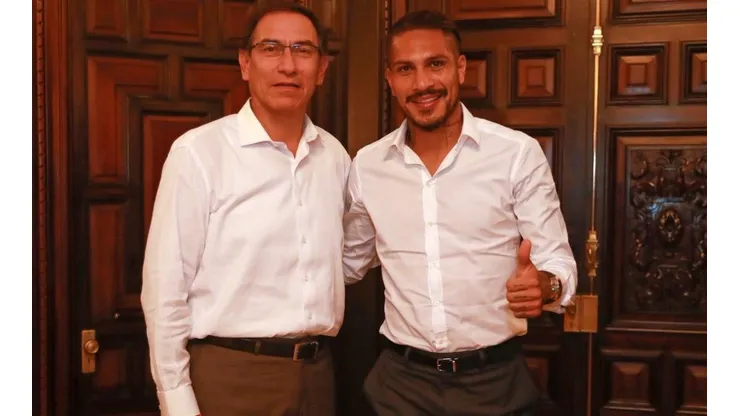 Paolo Guerrero con el presidente de Perú