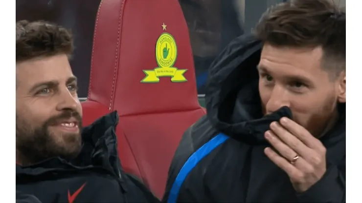 Messi, aburrido, se puso a contar chistes en el banco de suplentes