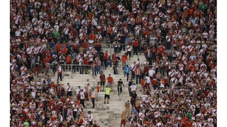 LAMENTABLE NOTICIA. Un fanático de River falleció tras el partido contra San Lorenzo (Foto: Getty).