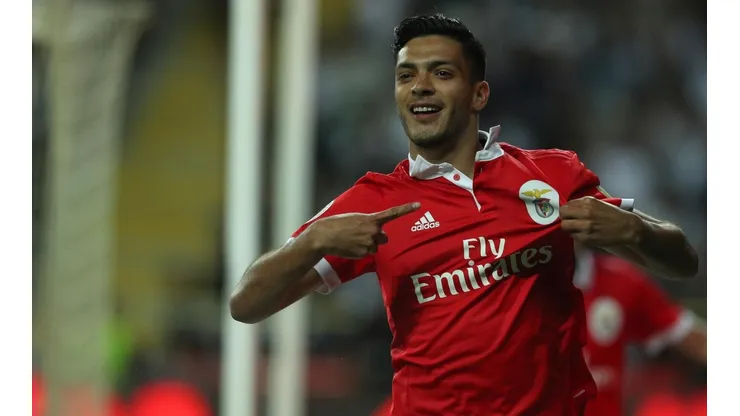 Raúl Jiménez quiere seguir en Benfica