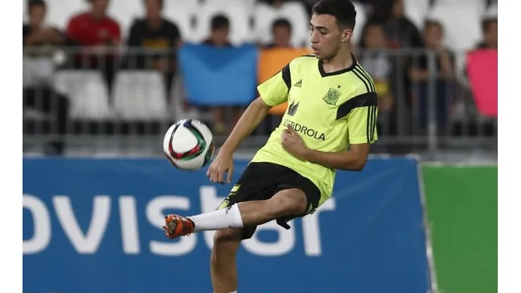 Munir entrenando con el seleccionado español.