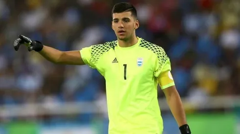 Gerónimo Rulli en el arco del seleccionado argentino.