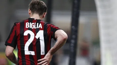 DIRECTO A LA COLUMNA. Biglia salió lastimado tras golpearse en el mismo lugar donde se produjo el golpe.