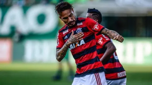 'GRITALO, PAOLO! Guerrero, de cabeza, puso el 2 a 0 para su equipo.