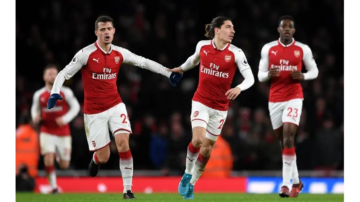 Héctor Bellerín celebrando un tanto en Arsenal.
